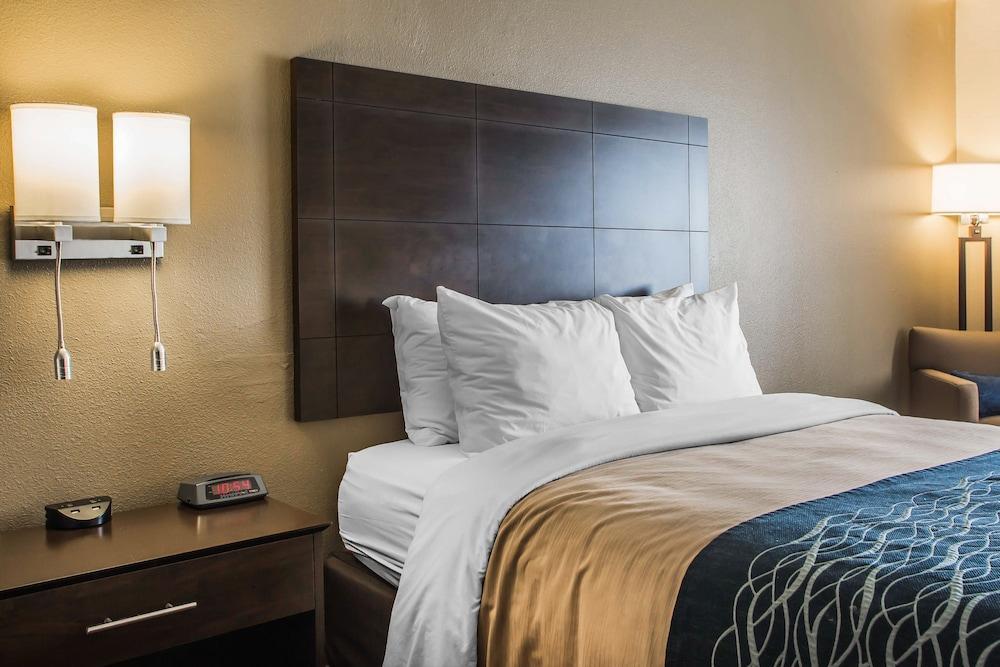 Comfort Inn & Suites Waterloo - Cedar Falls Екстериор снимка