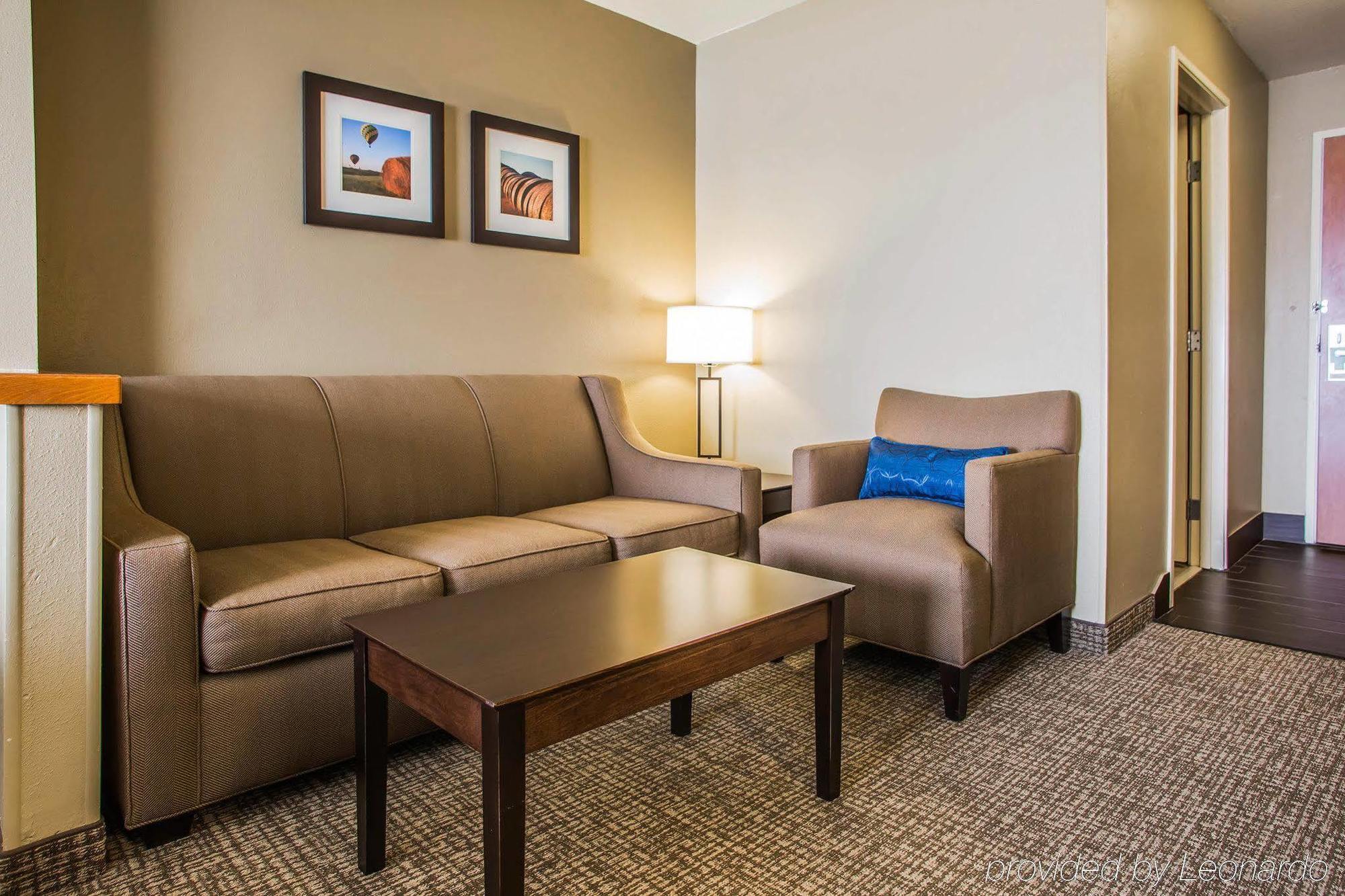 Comfort Inn & Suites Waterloo - Cedar Falls Екстериор снимка